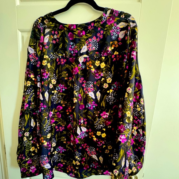 Dark floral blouse - Picture 3 of 3